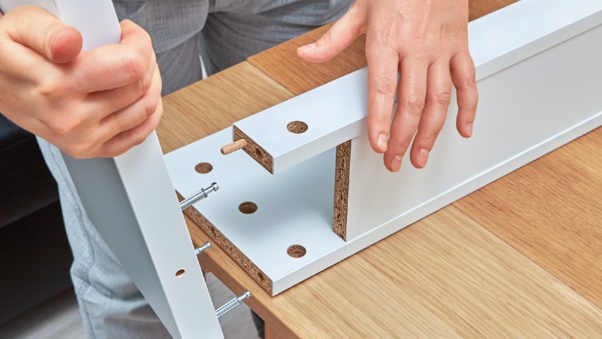 相模原市南区で家具の組み立てを手伝ってほしいです。大型棚とデスク、相模大野駅周辺